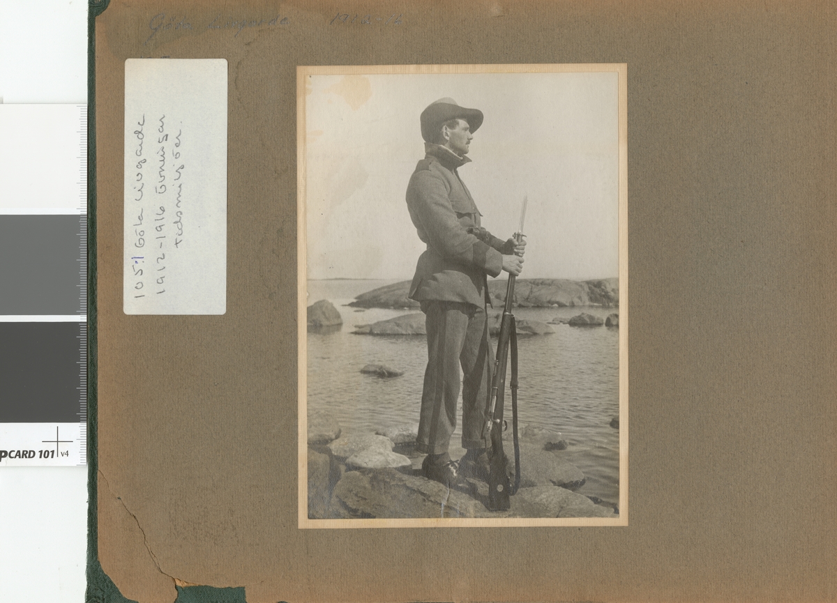 Fotoalbum innehållande bilder från tiden 1912-1916 föreställande soldatliv vid Göta livgarde I 2.