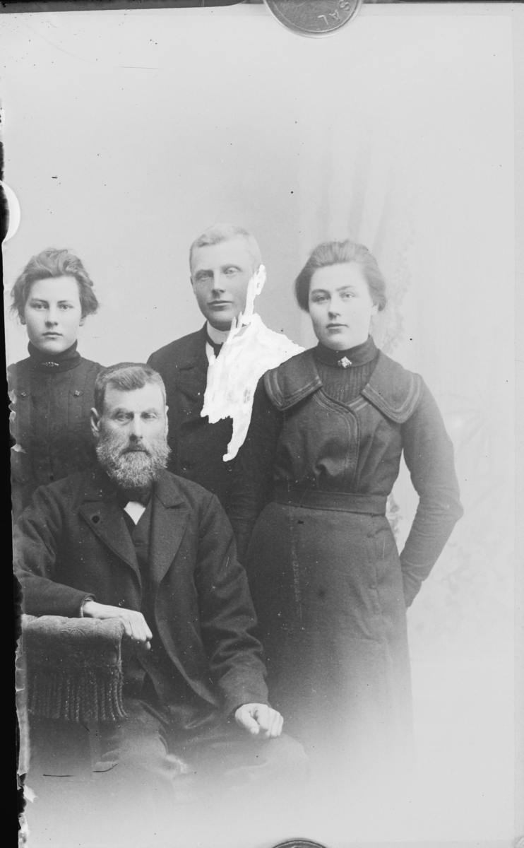 Portrett av fire ukjente personer