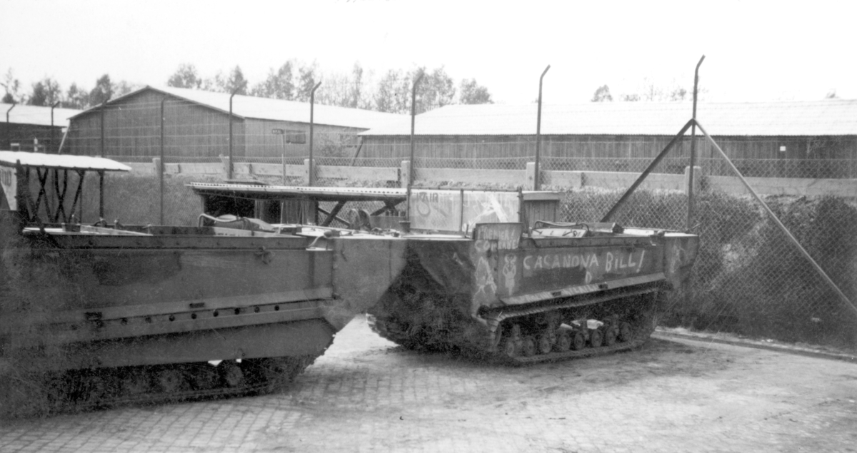 Amerikanska amfibiebandvagnar Vesslan uppställda vid Tygverkstaden, P 4 i Skövde.