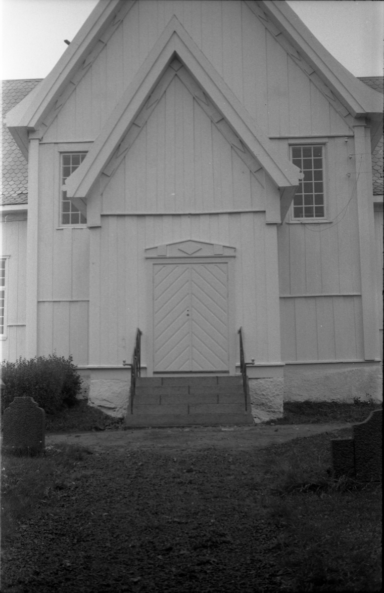 Inngangsparti Kolbu kirke, september 1952.
