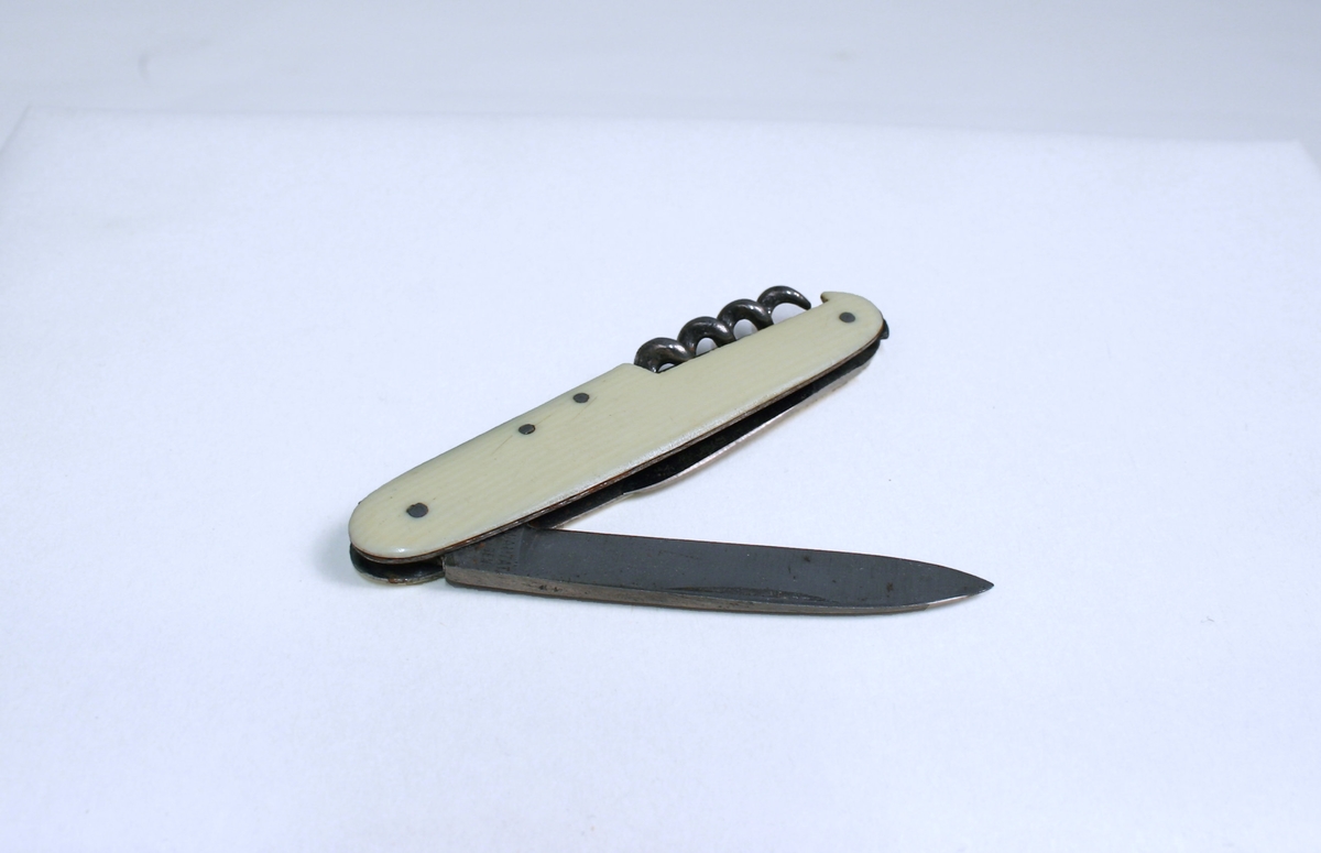 Lommekniv med to kniver og kørkskru
