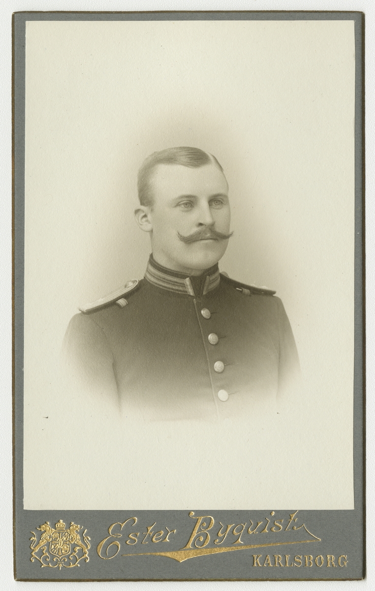 Porträtt av Ernst Robert Crona, löjtnant vid Kalmar regemente I 21.