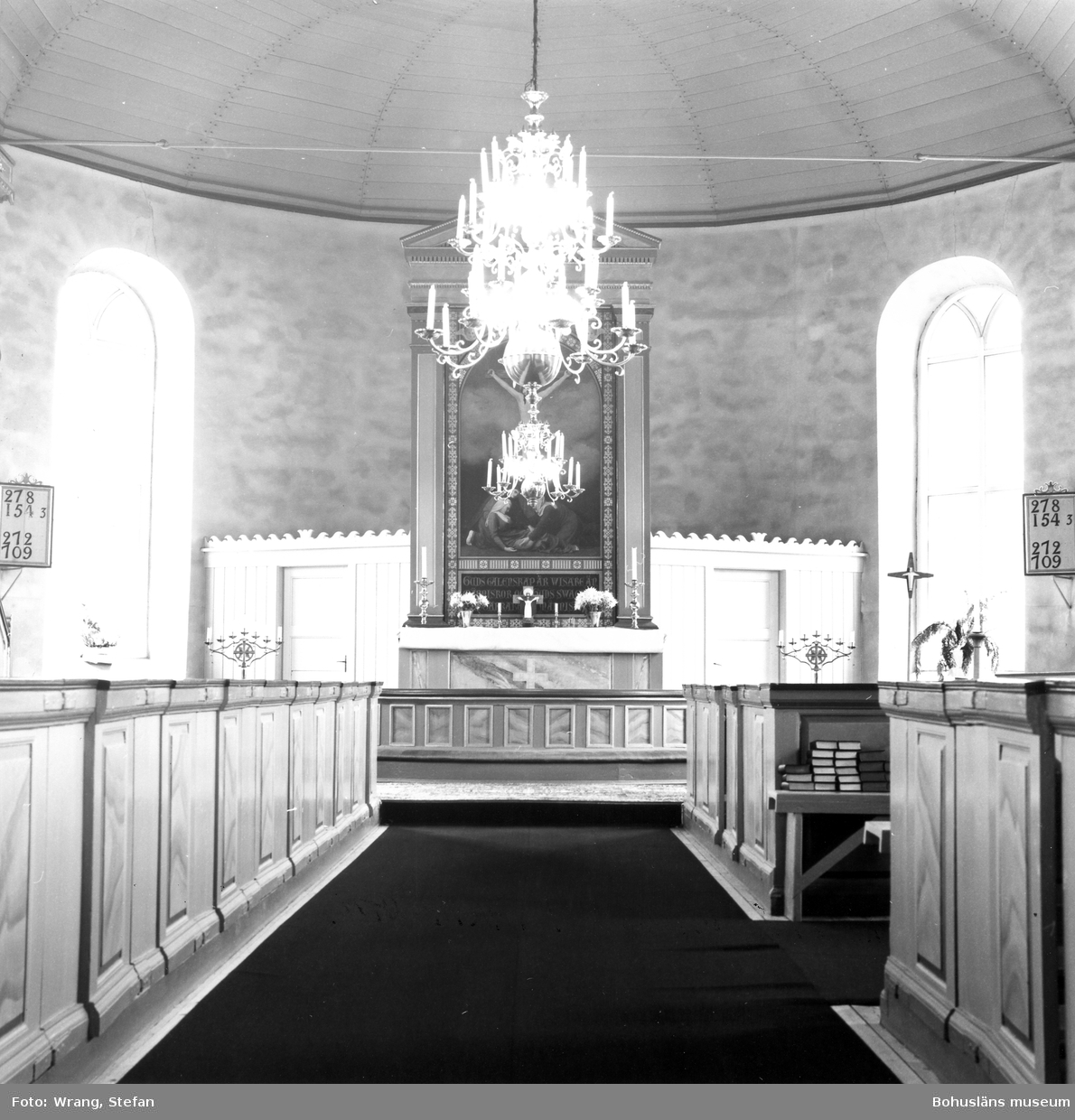 Text till bilden:"Hogdals kyrka. Interiör mot öster".