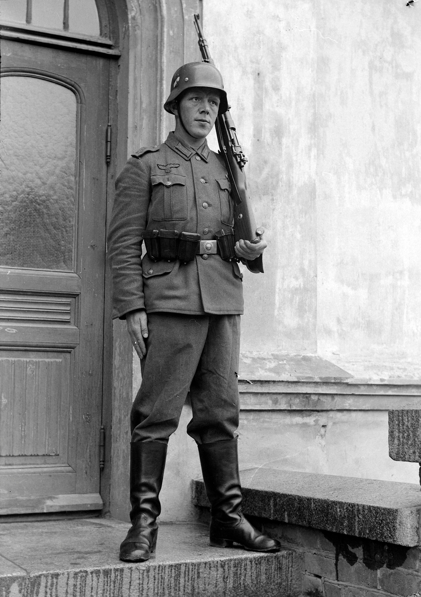 Tysk soldat holder vakt