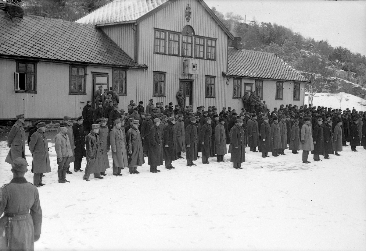 Norske tropper overgir Hysnes fort til tyskerne