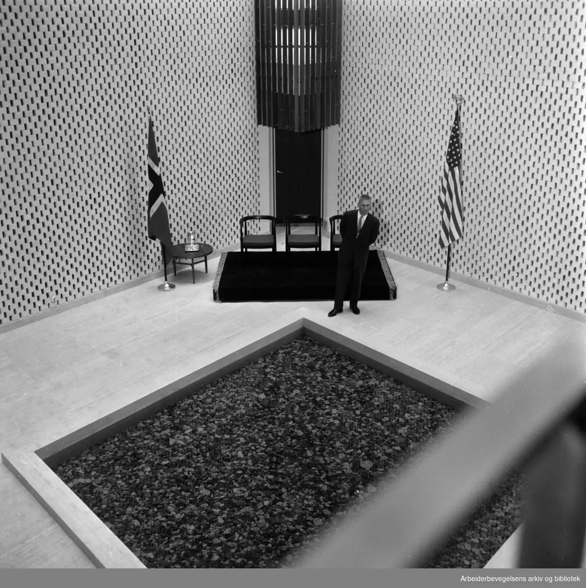 Amerikanske ambasade. Innvielsen. Interiører. Juni 1959