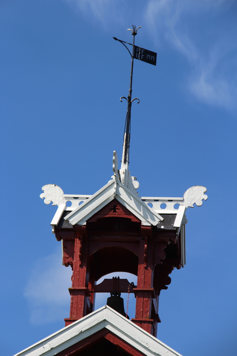 Klokketårn i Sveitserstil på gården Asla i Veldre