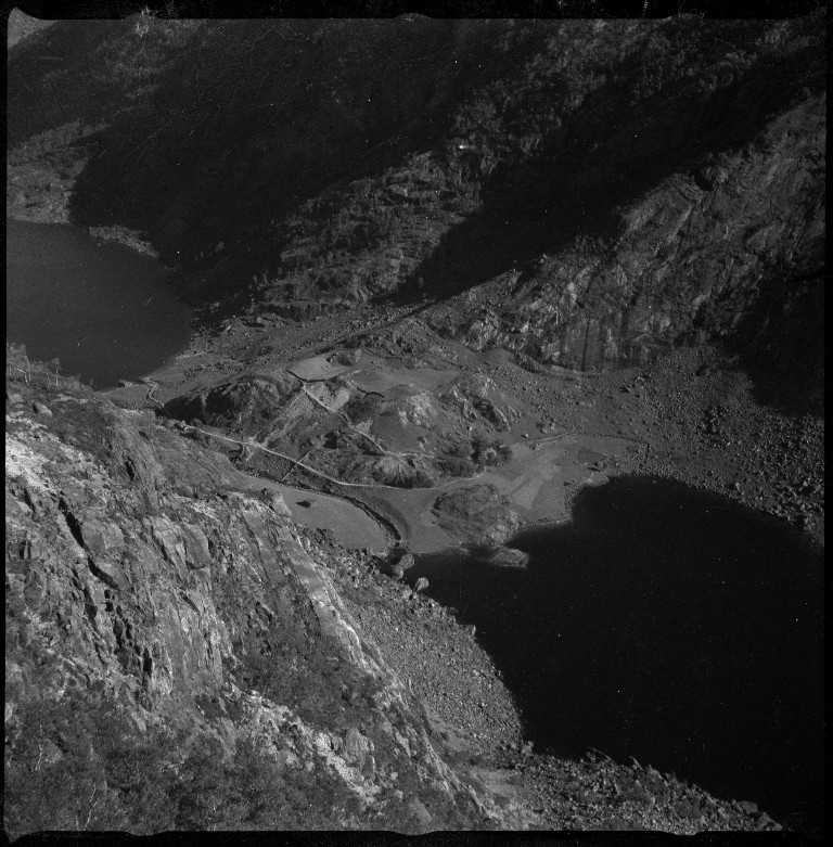Bilder fra fjelltur mellom Vika og Eidane ved Lysefjorden. Bilde nr. 1 viser Øvreidane sett fra vest. Bilde nr. 2 og 6 er av Lysefjorden. Wilhelm Hatleskog er på bilde nr. 3. Vassbotnen er på bilde nr. 4. Lindtner går etter Wilhelm Hatleskog på bilde nr. 9.