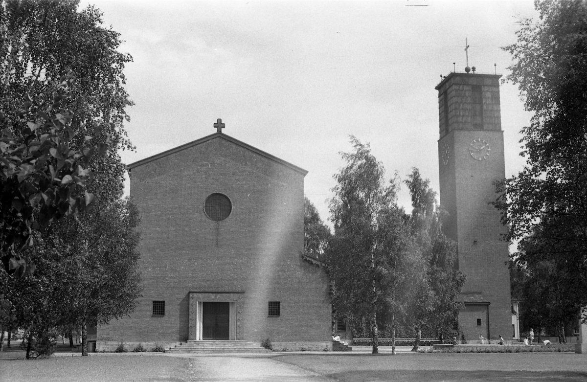 Antatt Lillestrøm kirke. Året er 1953.