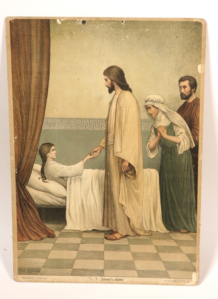 Jesus står ved en seng og holder hånda til en ung jente. To personer står bak.