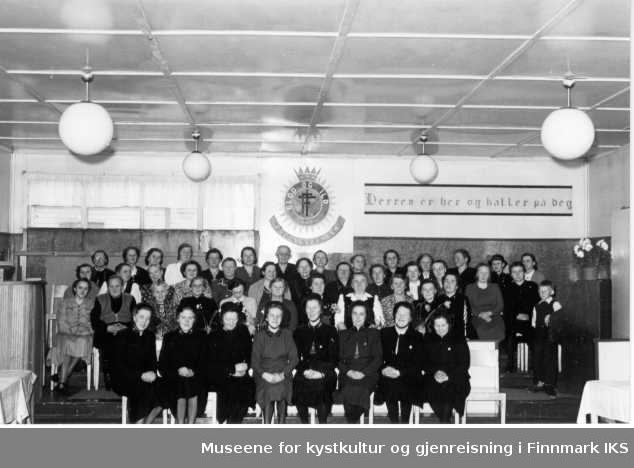 gruppe med damer på Frelsesarmeen - hjemmeforbundet 1953