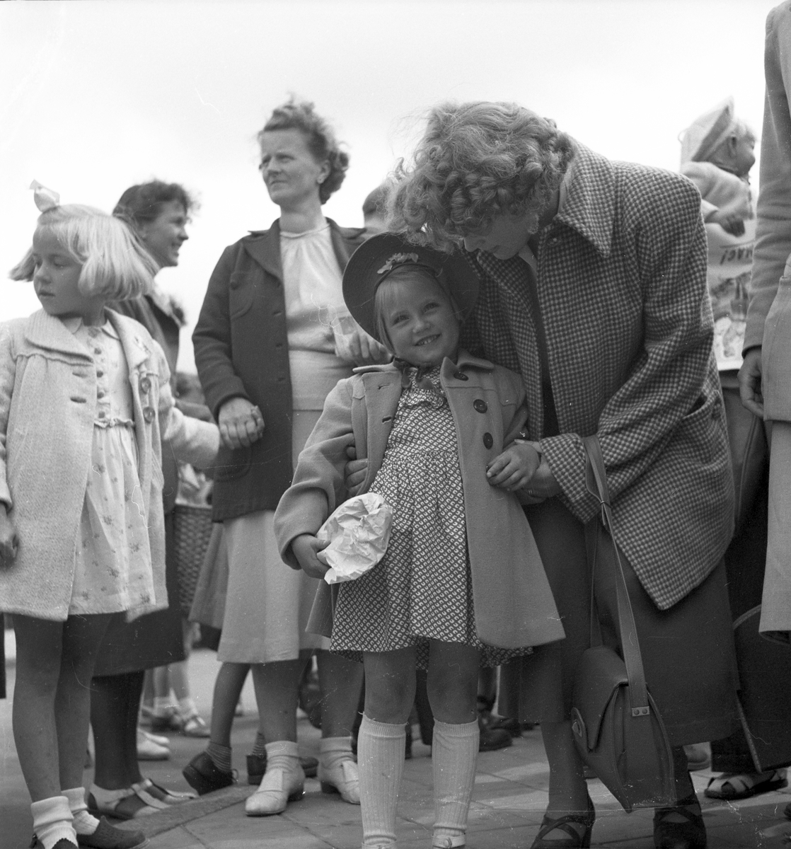 Frälsningsarmens koloni i Rörberg. Barnens hemkomst till Gävle den 11 juli 1950