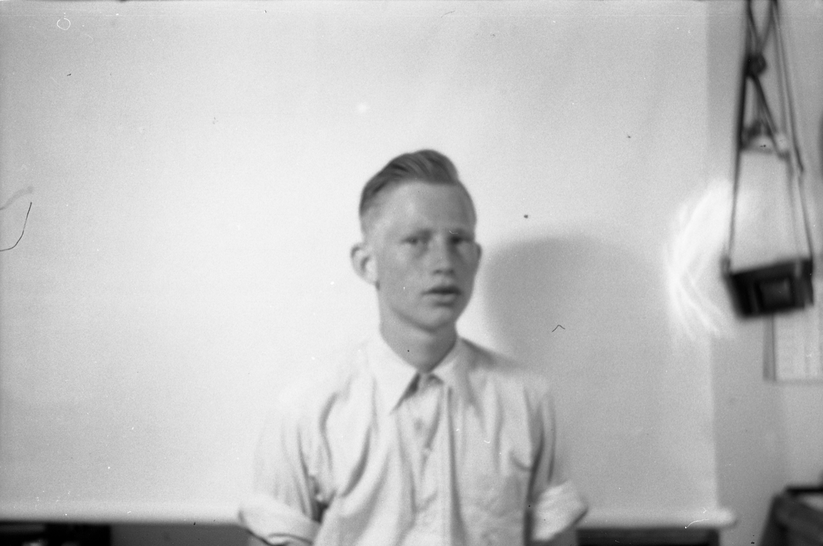 Portrett av Per Johansen fra Kraby. Juli 1954.