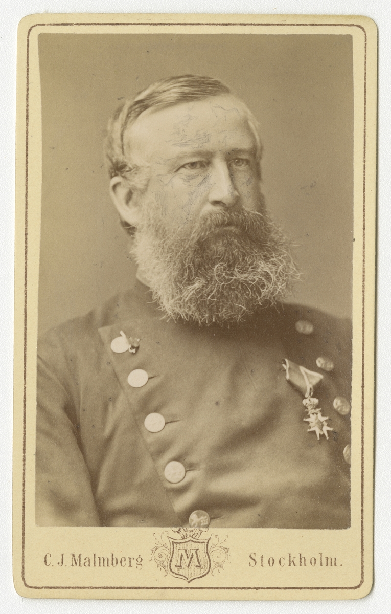 Porträtt av Carl Oscar Hüttling, major vid Västgöta-Dals regemente.
Se även bild AMA.0021801.