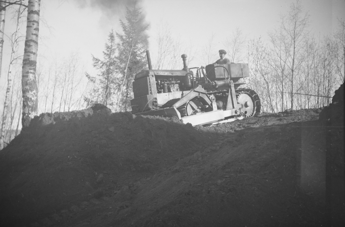 Planering med bulldozer, ført av Erling Fredriksen