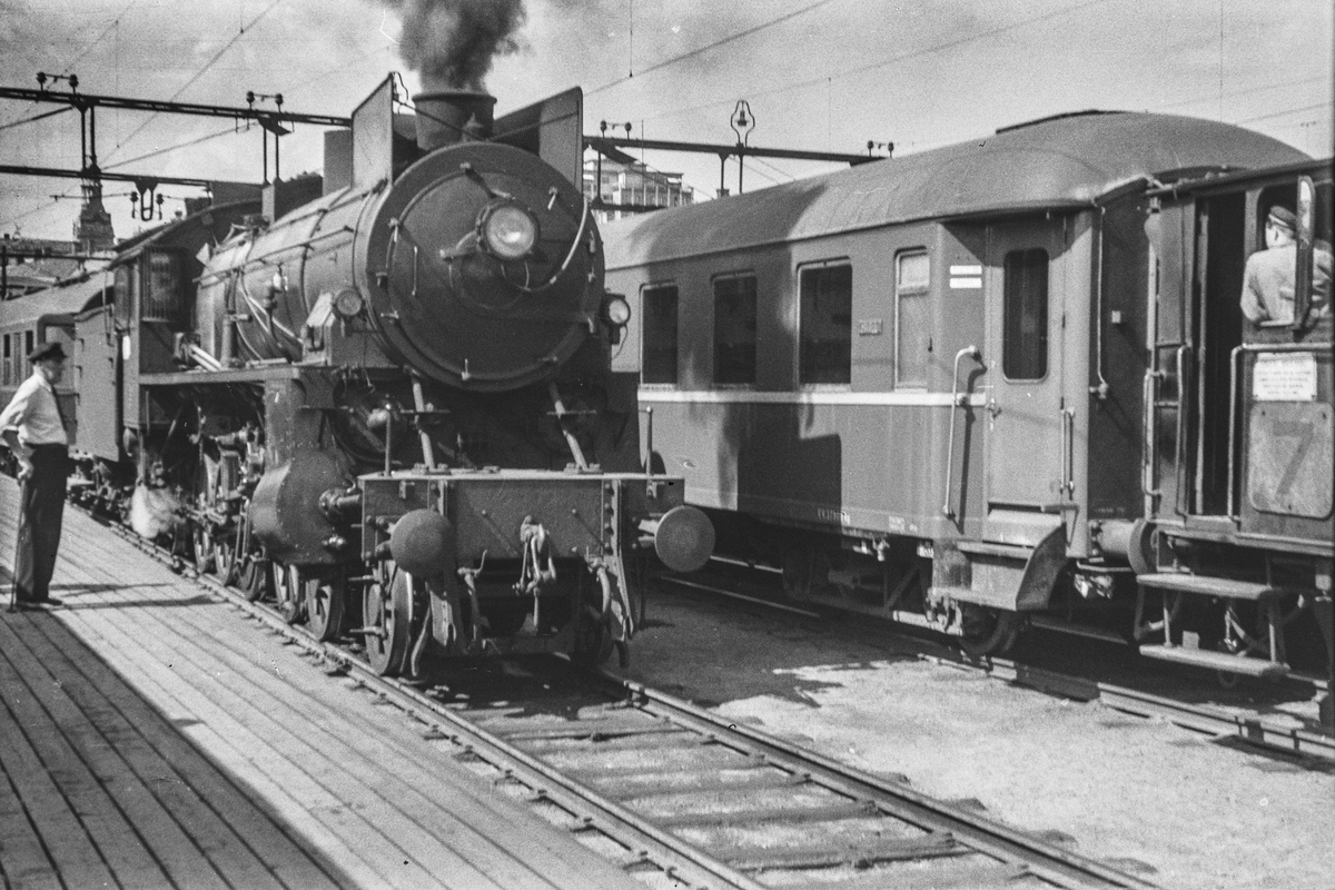 Damplokomotiv type 31b nr. 447 på Oslo Østbanestasjon.
