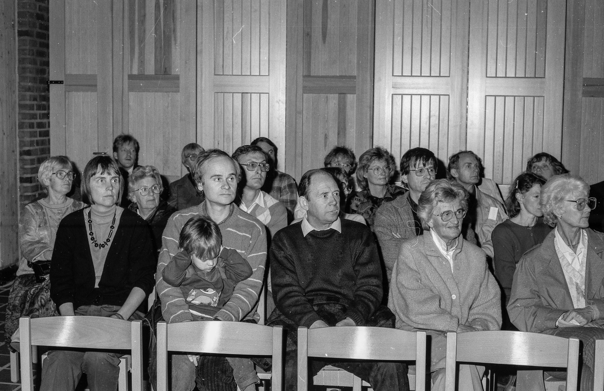 Sofiemyr skolekorps med konsert i Sofiemyr kirke, organist Bernt Norseth.
Fotograf: ØB Ukjent