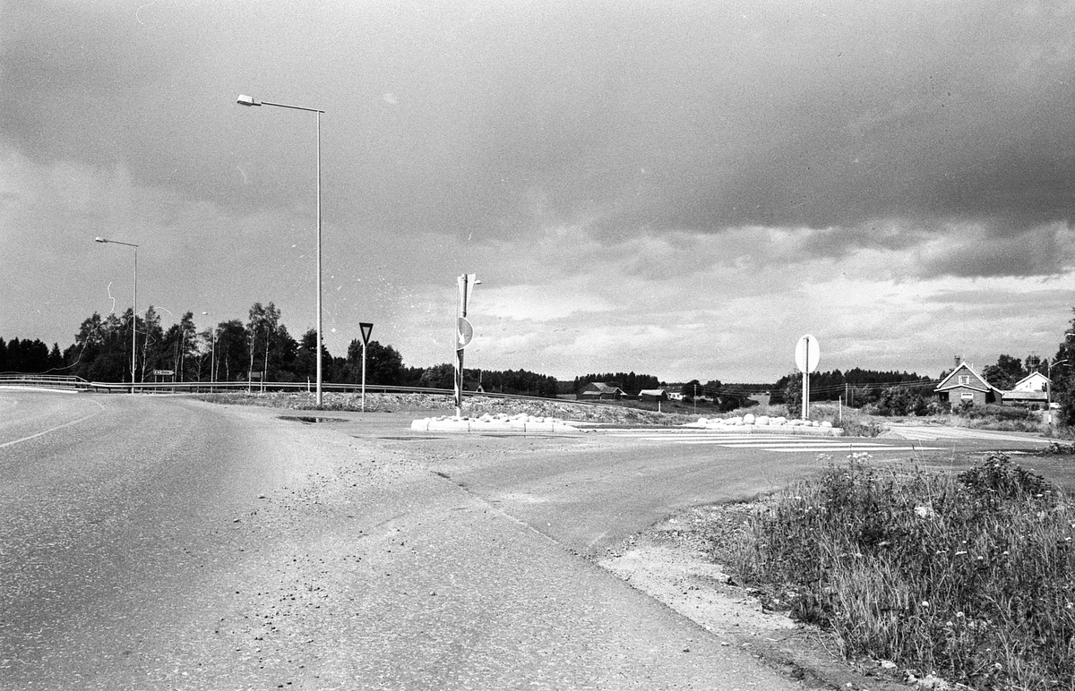 Mange feil ved kontruksjonen til veikrysset i Vestby. Beboer i Vestby, Tore Kristiansen peker på krysset.