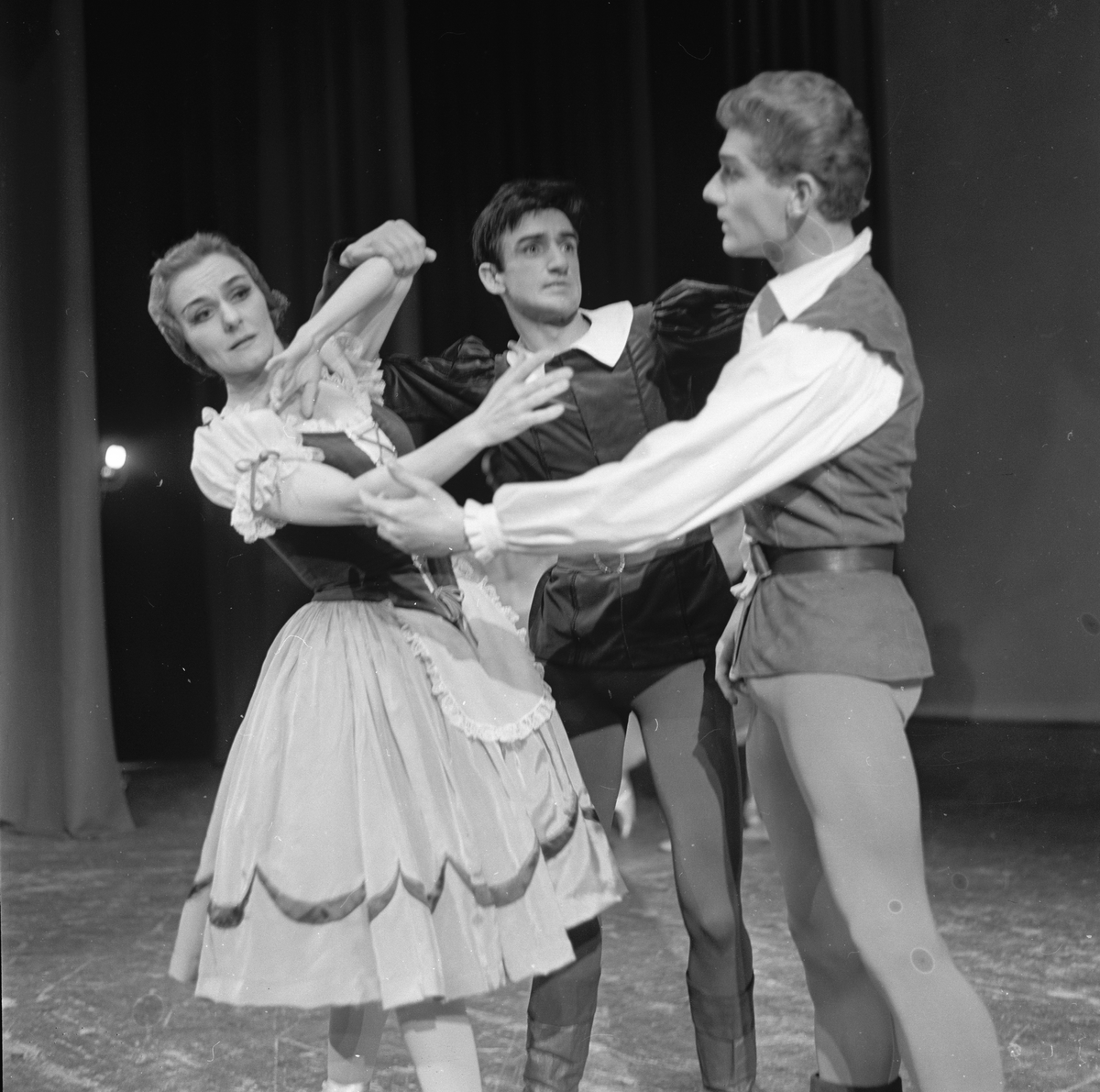 Oppsetningen av operaballetten "Giselle". Fra venstre Henry Mürer, Antony Geeves og Palle Damm. Fotografert 12. februar 1965.