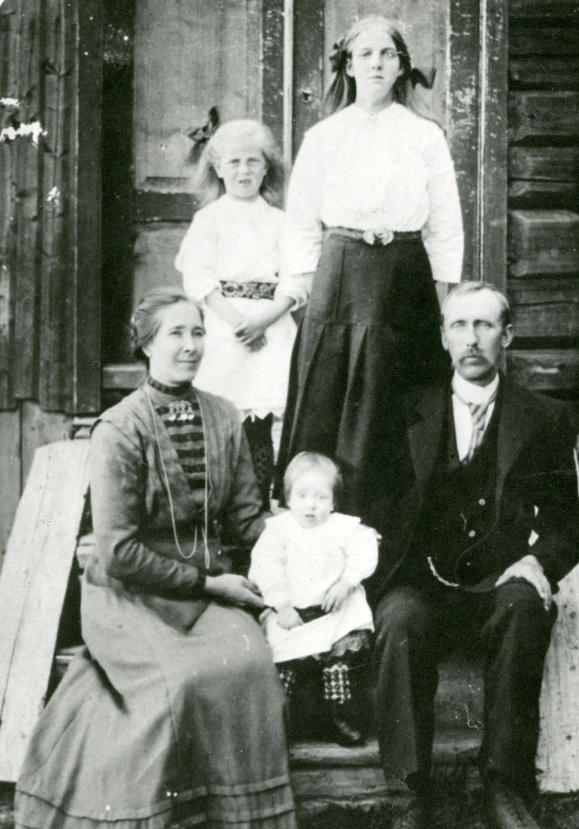 Huslyden på Kyrkjeberg i 1913.