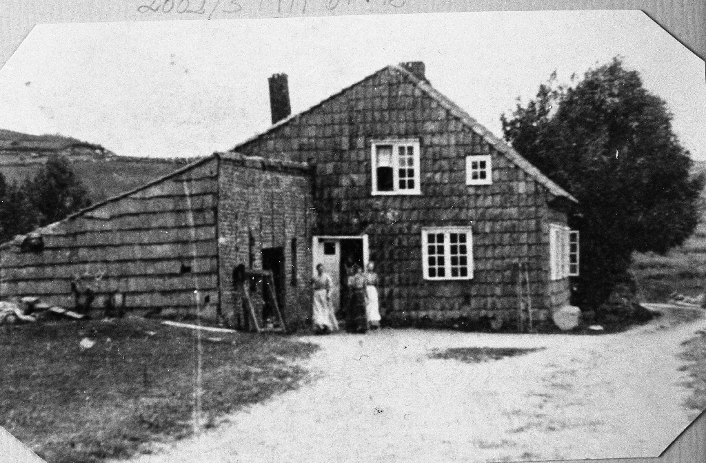 Jentekulen på Lindland, Åsland bnr. 11. Huset var pannekledd.