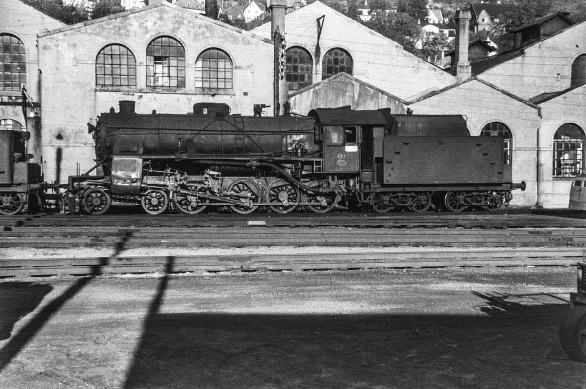 Damplokomotiv type 31b nr. 431 ved lokomotivstallen i Bergen.