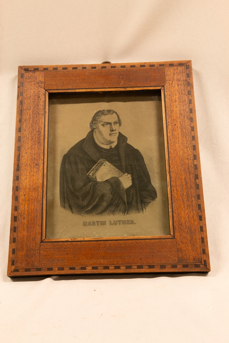 Bilde av Martin Luther i ramme.
