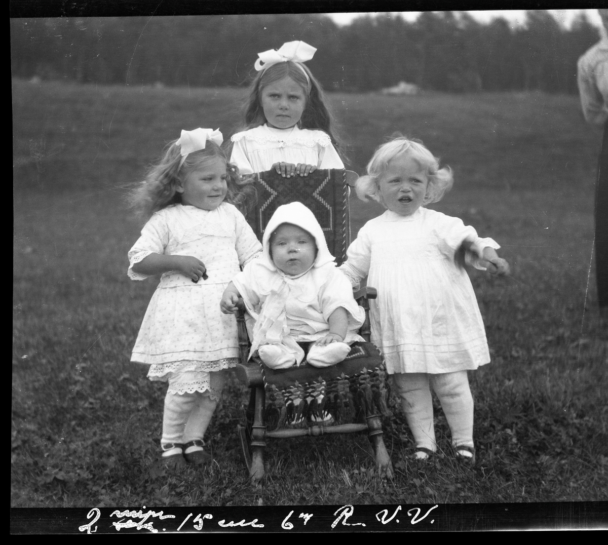 Portrett av fire barn.