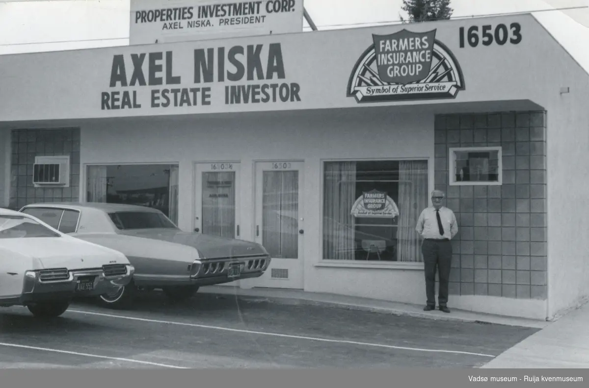 Axel (Alfie) Niska foran hans kontor i USA, 1970.