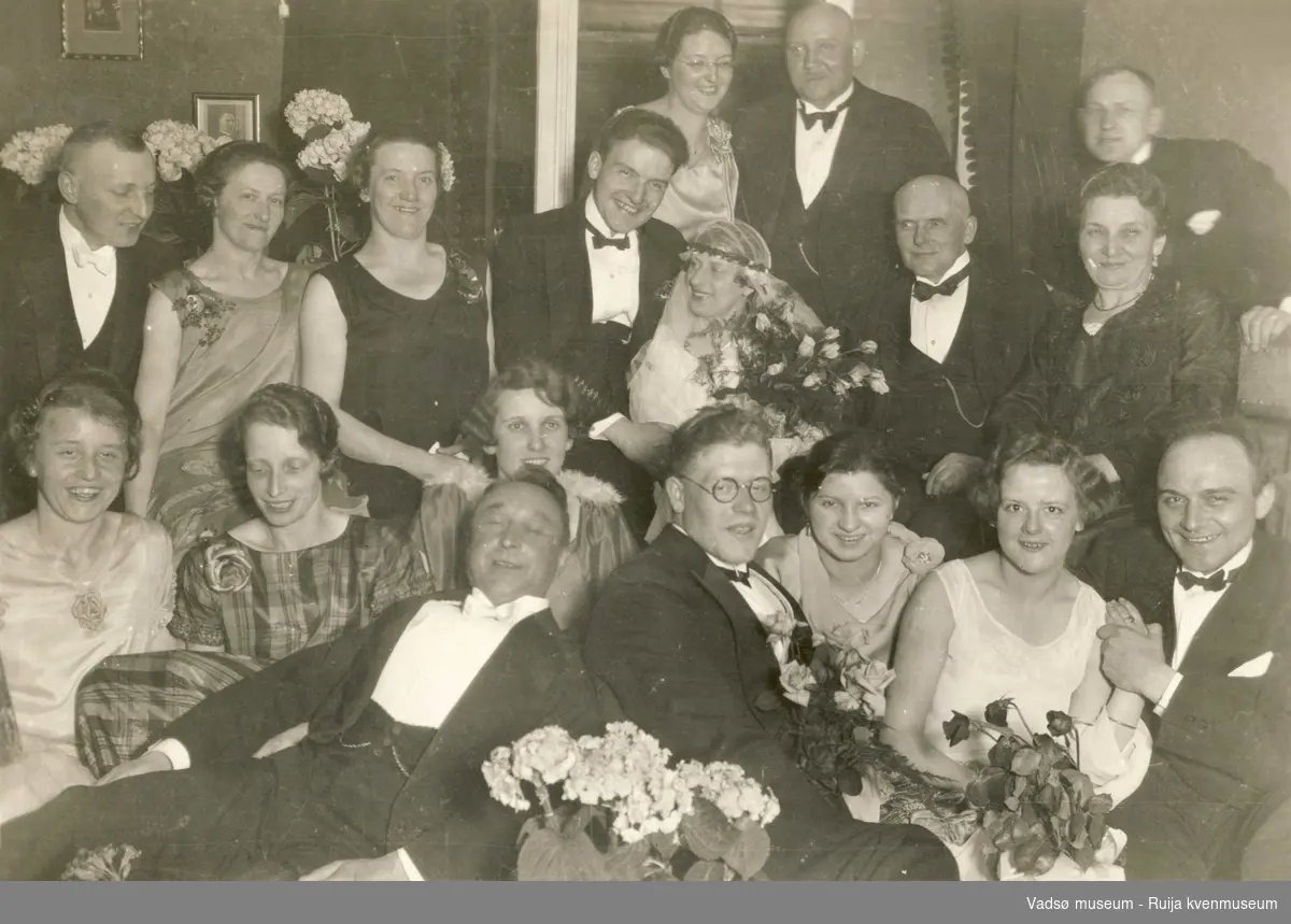 Christa og Karl Krantz' bryllup med gjester, 1926.