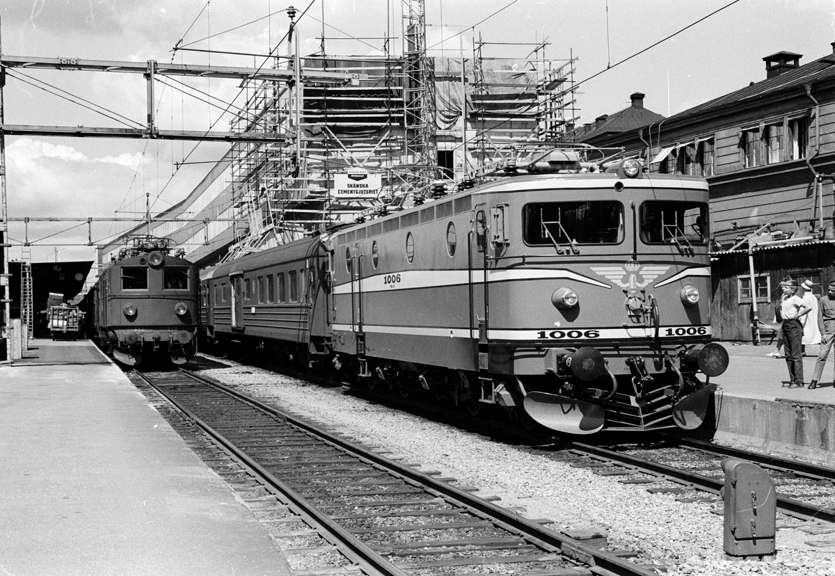 Statens Järnvägar SJ Rb3 1006 på Centralstationen. Även Statens Järnvägar SJ F 698 till vänster i bild.
