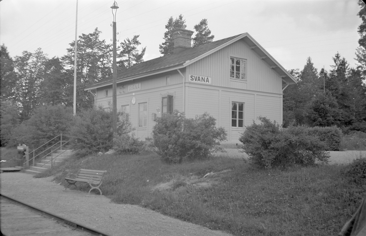 Stationshuset uppfört 1876 .Stationen byggd 1876, brädfodrad 1887. Godsmagasin byggt 1882, betjäningsbostad 1894.