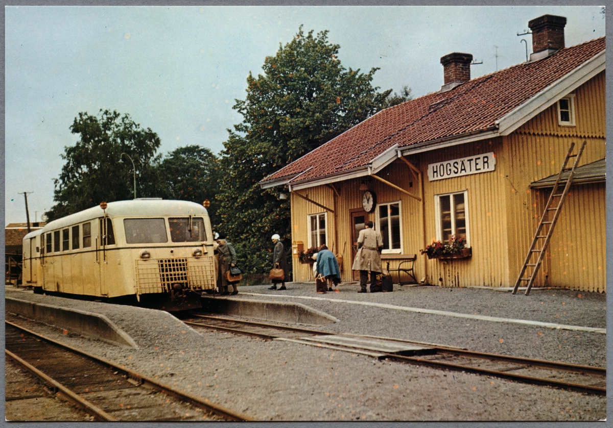 Statens Järnvägar, SJ Yo1p 726.

Rälsbuss utanför Högsäter station.