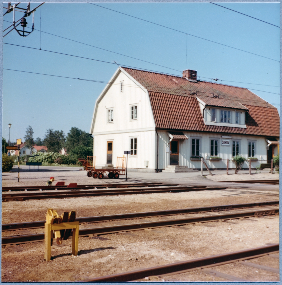 Station anlagd 1874. Stationshuset nybyggdes efter en brand 1927. Tvåvånings stationshus i trä .
"Skoställ" // "Bromsskoställ" syns i nedre vänstra hörnet