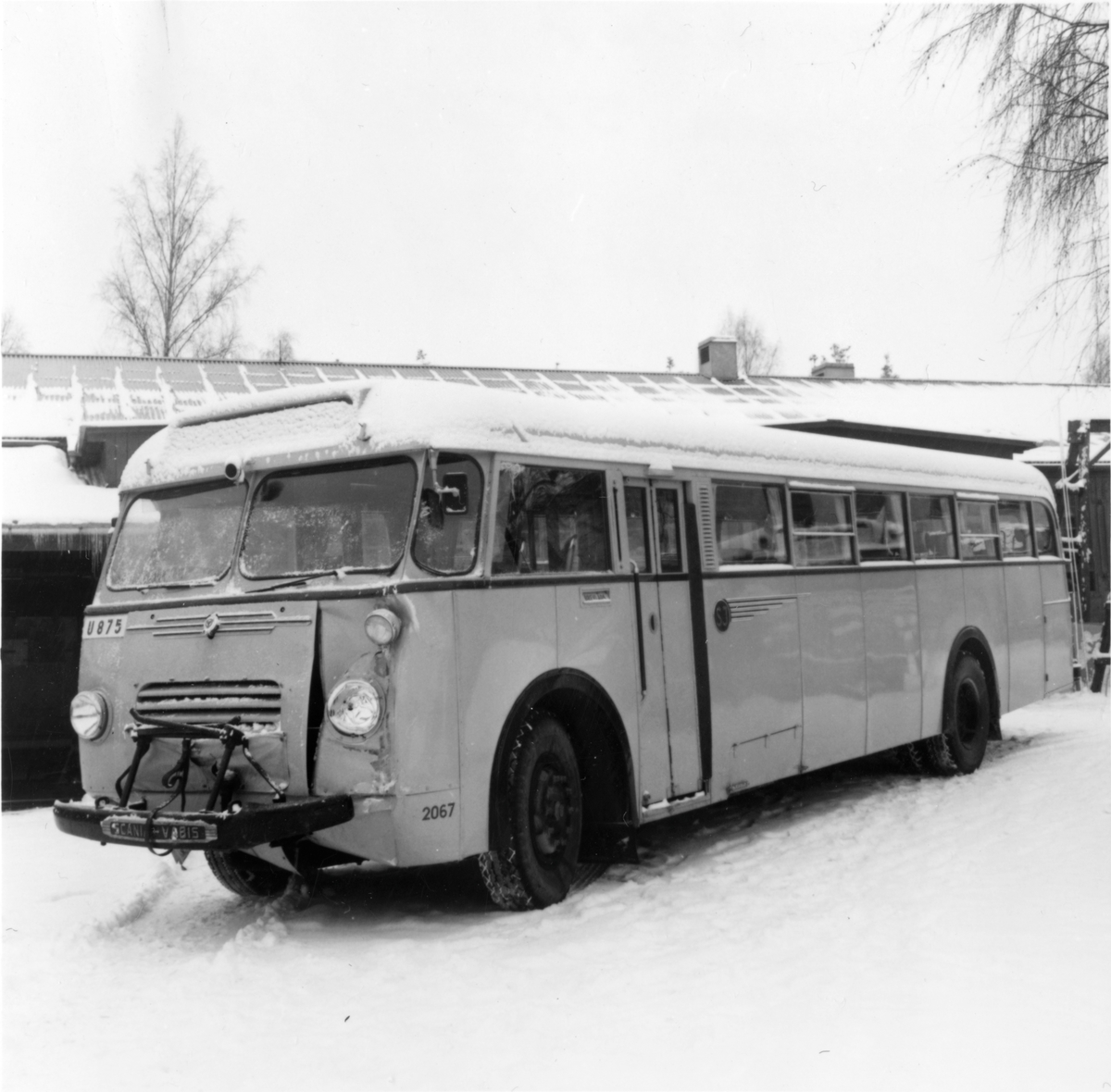 Statens Järnvägar, SJ buss 2067. Krockskadad Buss SCANIA-VABIS B63S, kaross SKV, Katrineholm Boxer.