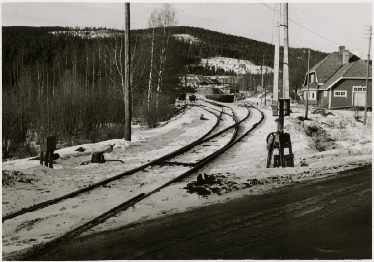 Järnvägsövergången strax före Idkerberget station 1964.