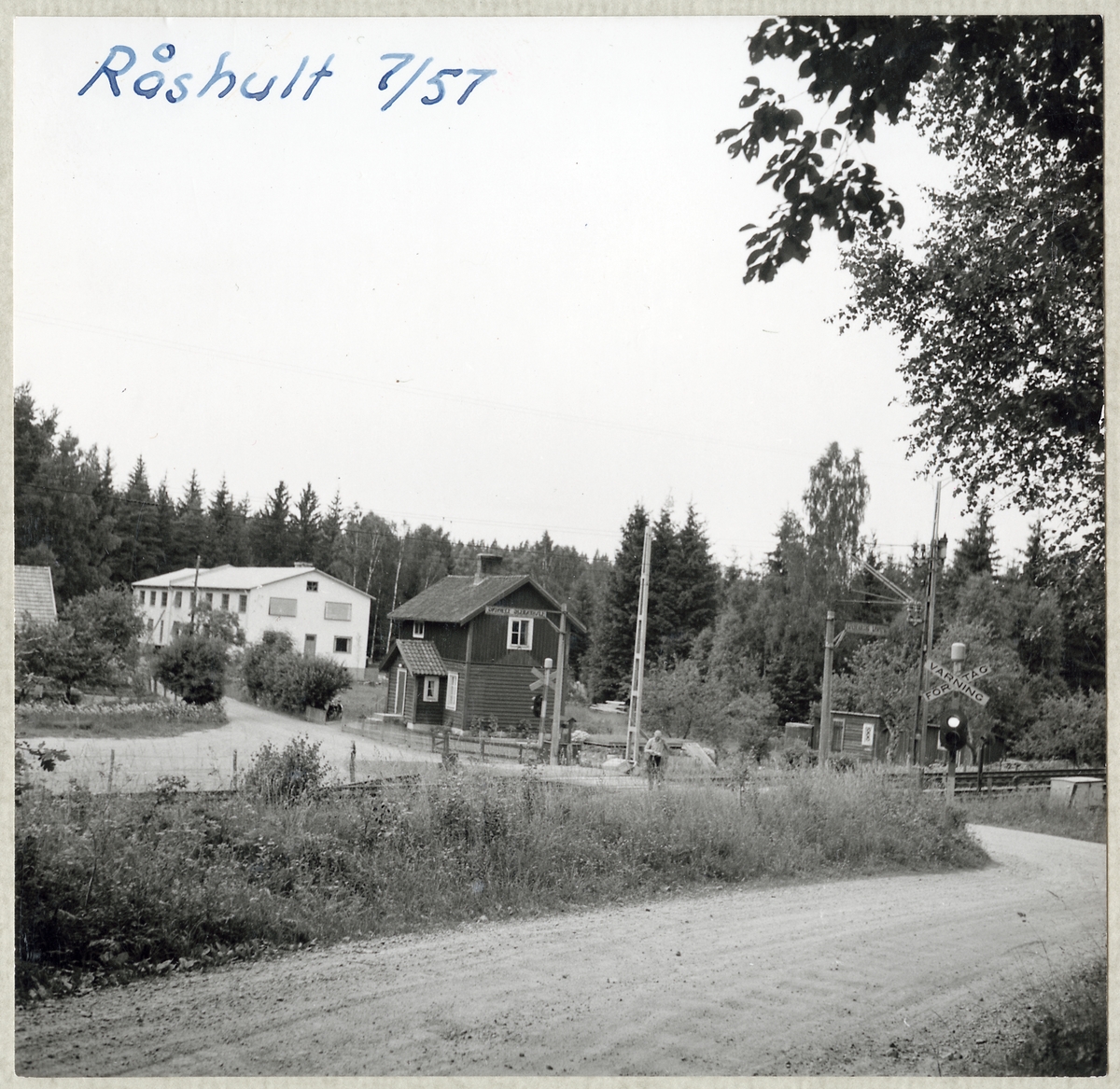 Järnvägsövergång i Råshult, på sträckan mellan Diö och Möckeln.