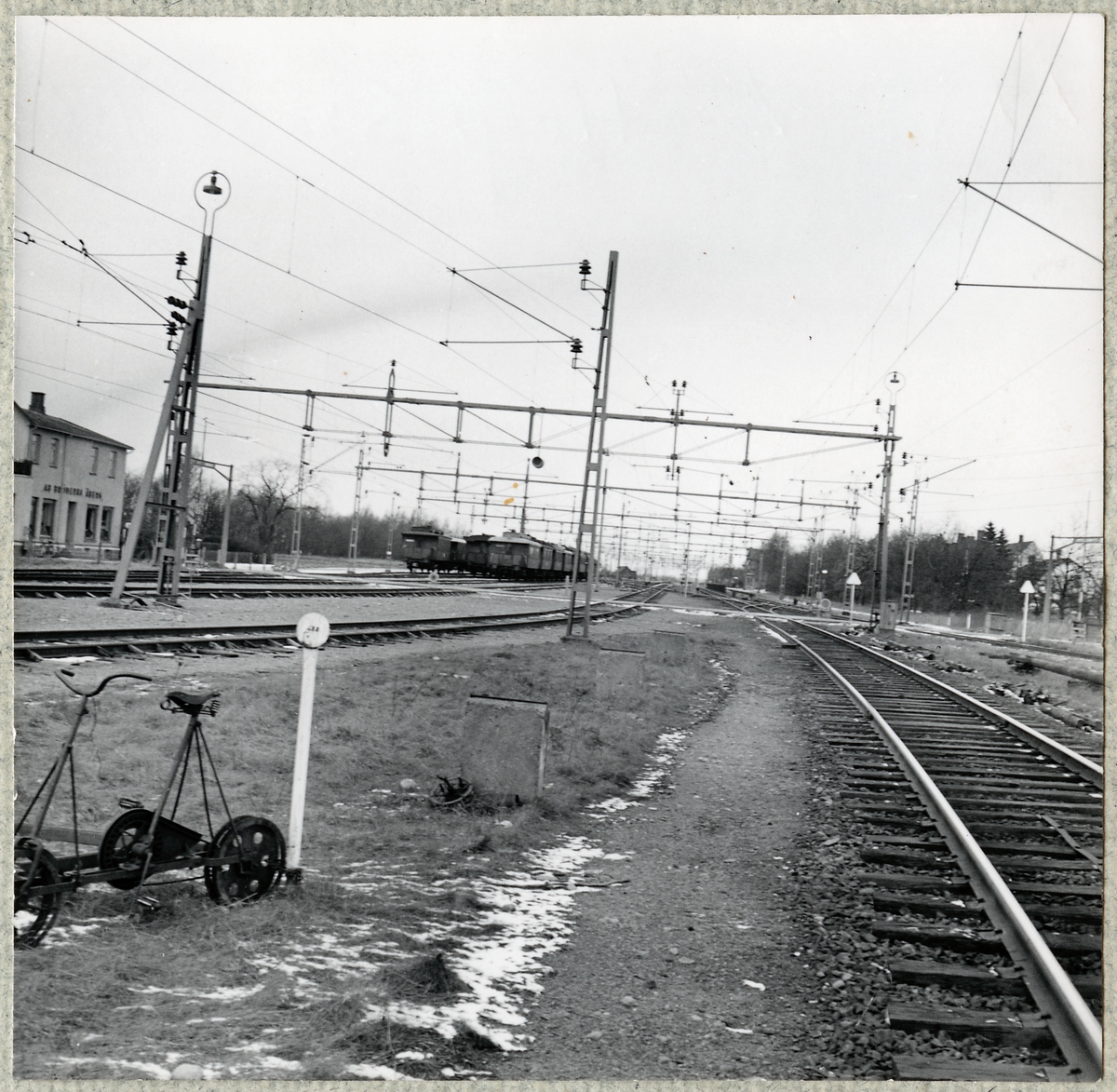 Järnvägsövergång vid södra delen av bangården vid Kattarp.