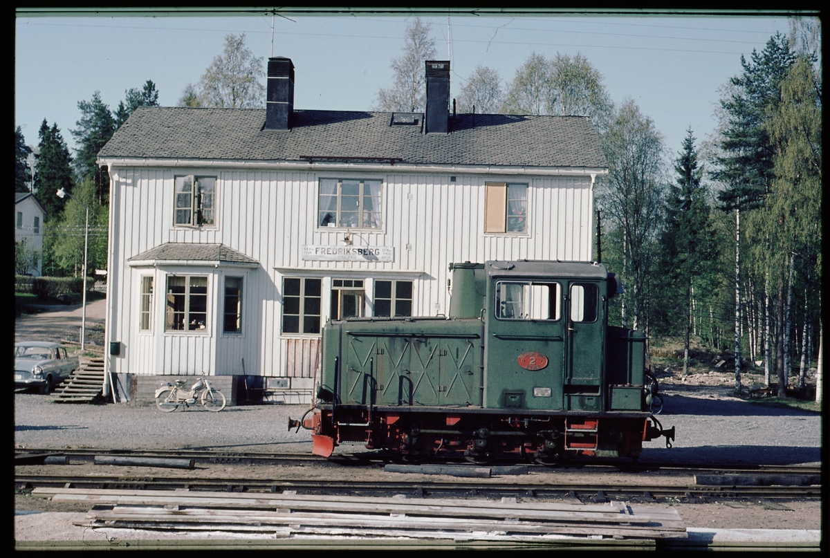 Hällefors Bruks AB, HBA lokomotor 2 vid Fredriksberg station.