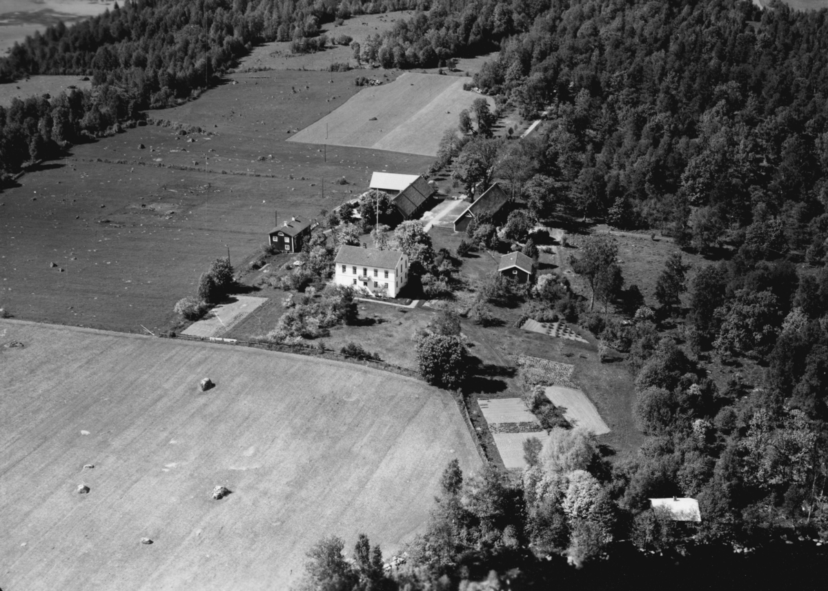 Flygfoto över Karlsnäs herrgård i Nydala, Värnamo kommun Nr M 968