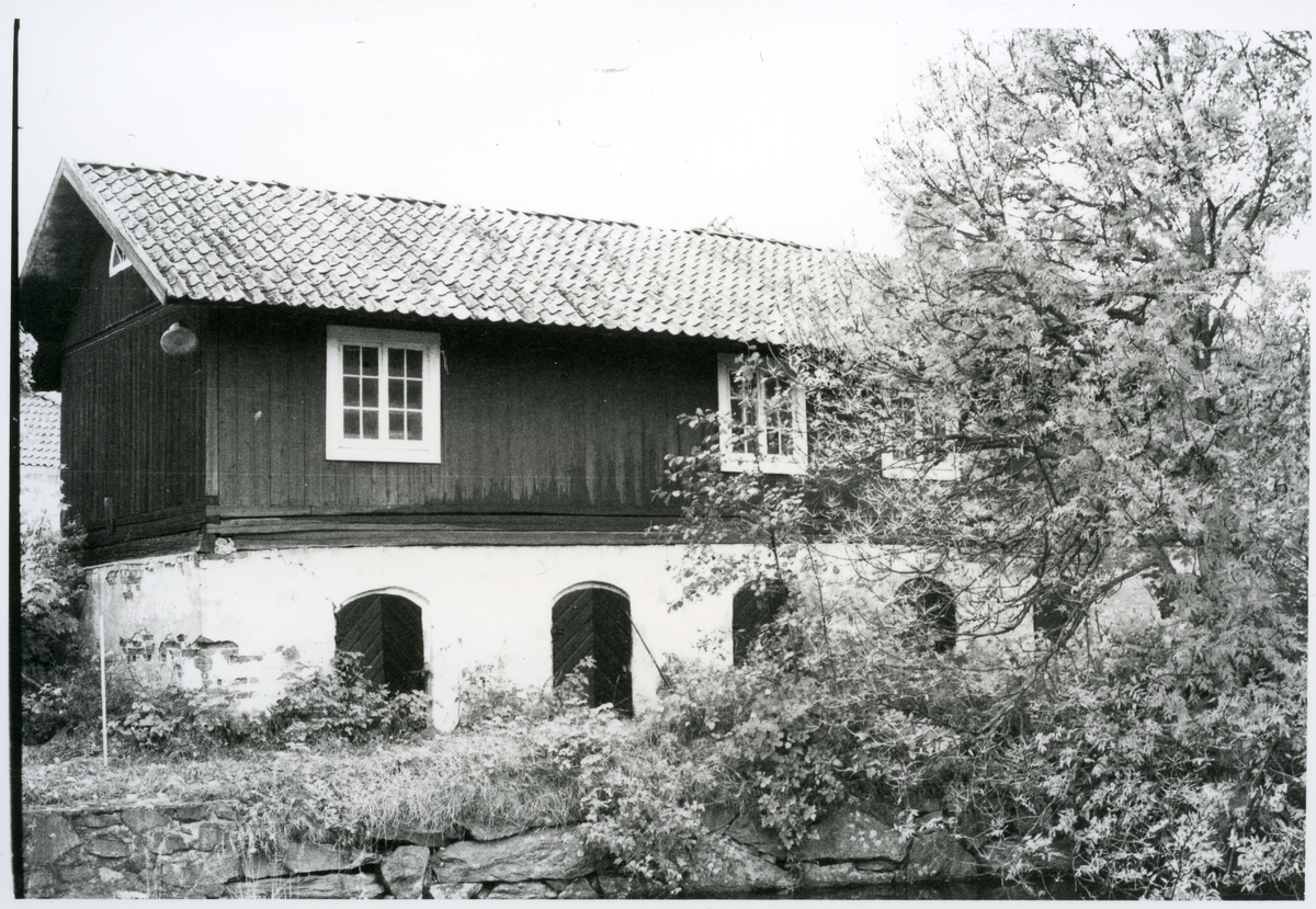 Hed sn, Karmansbo.
Uthus till arbetarbostäder. 1977.