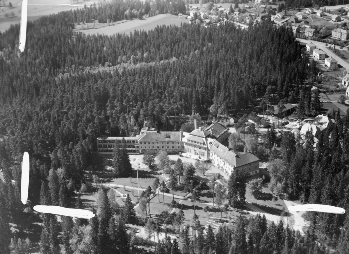 Flygfoto över Sävsjö sanatorium år 1951, i Jönköpings län. Nr M 980
