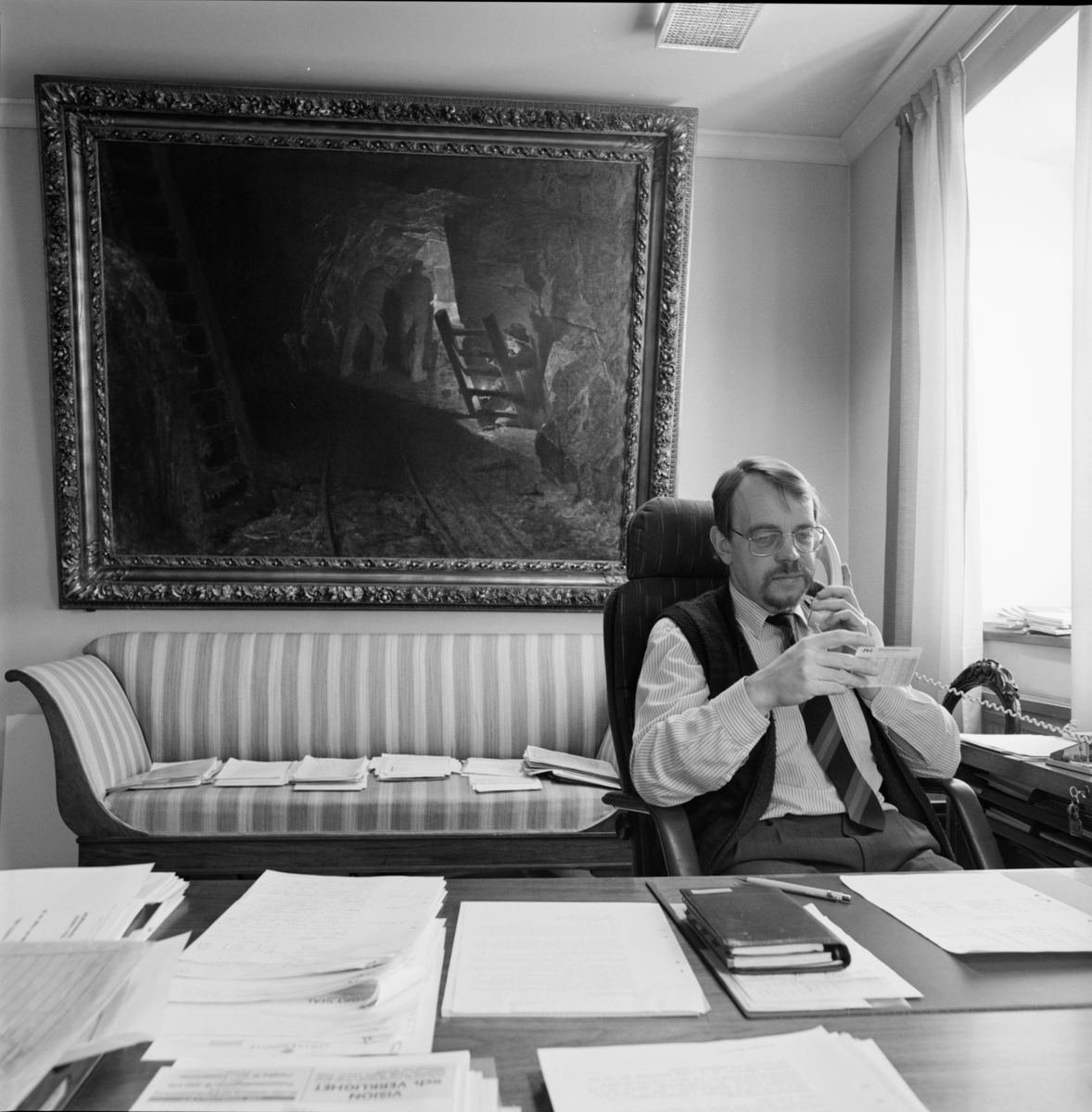 Verkställande direktör/platschef Mats Törnqvist på sitt kontor, Gruvkontoret, Dannemora Gruvor AB, Dannemora, Uppland hösten 1991