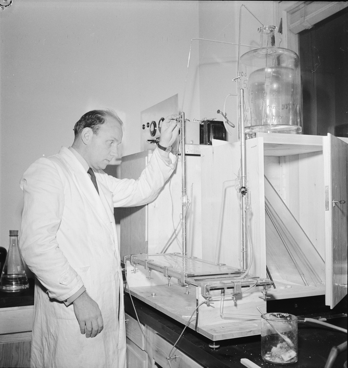 Professor Ågren i ett laboratorium, Uppsala 1947