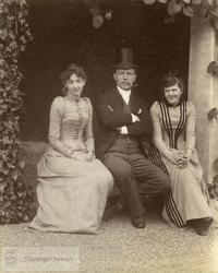 Gruppebilde fra hagen i Kleiva sommeren 1891