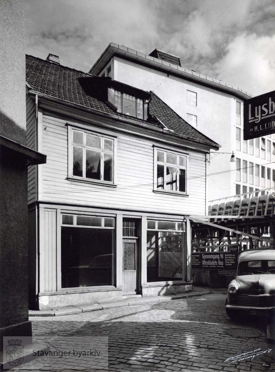 Revet oktober 1957. I bakgrunnen Stavanger Aftenblad og Bredals bygg.