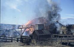 Brann i smeltehytta på Røros, lørdag 19. juli 1975, sett fra