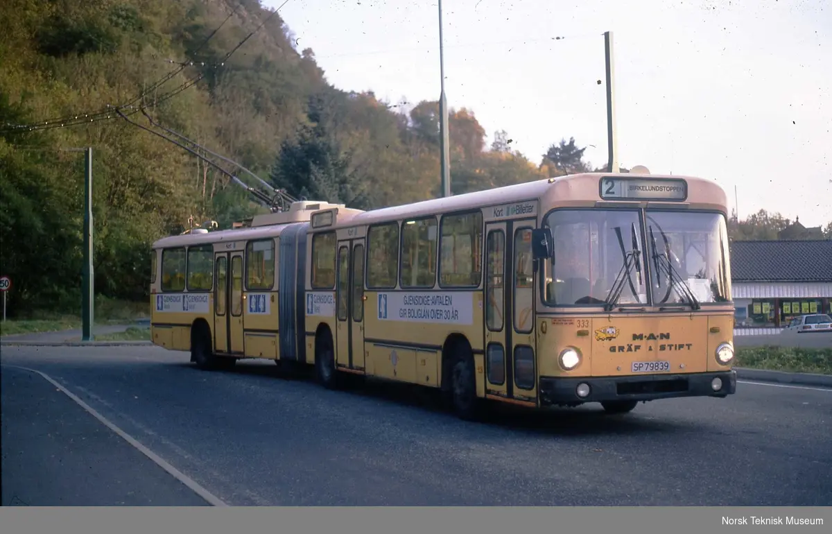 Trolleybuss, MAN, Birkelundstoppen, Bergen, søndre yttergrense for de gule bussene, omkring 1980