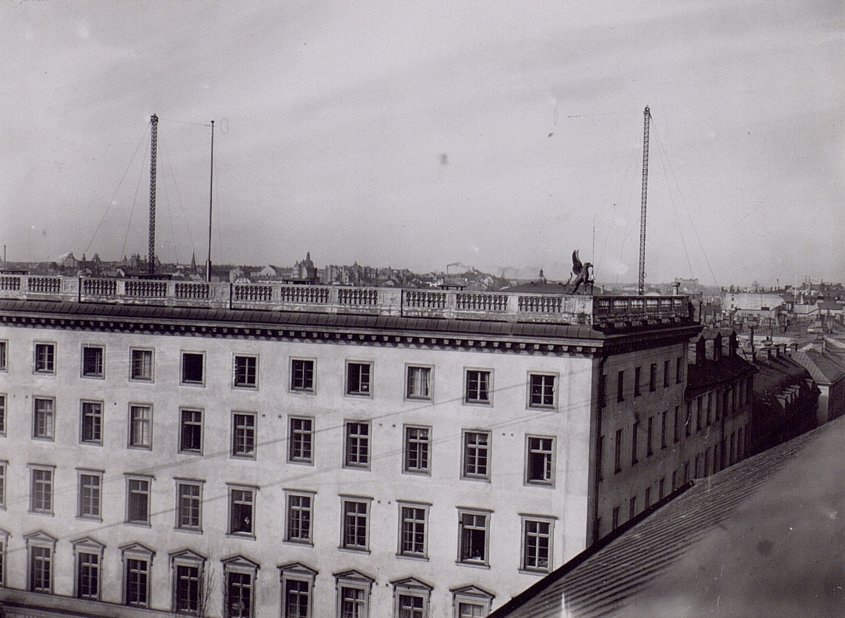 Brunkebergstorg 2, Telestyrelsens hus (med griparna på taket).