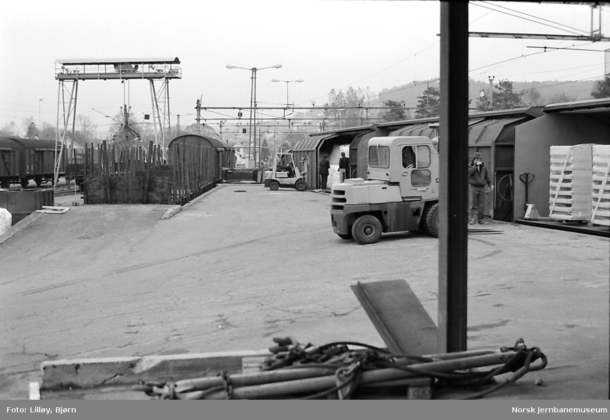 Godsbehandling og vognlasttrafikk på Porsgrunn stasjon.